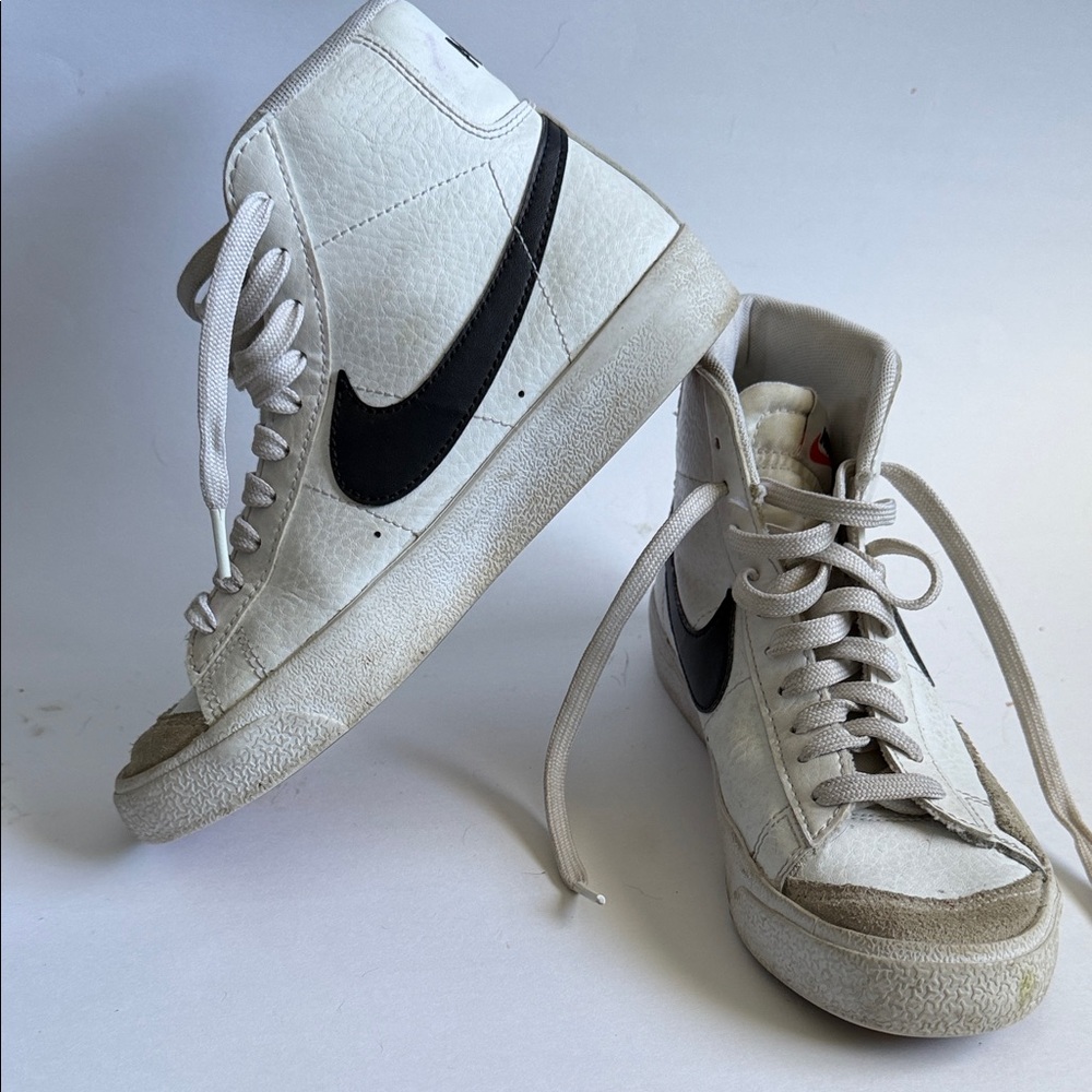 Nike Kids Black and White Blazer Mid ‘77 Shoes